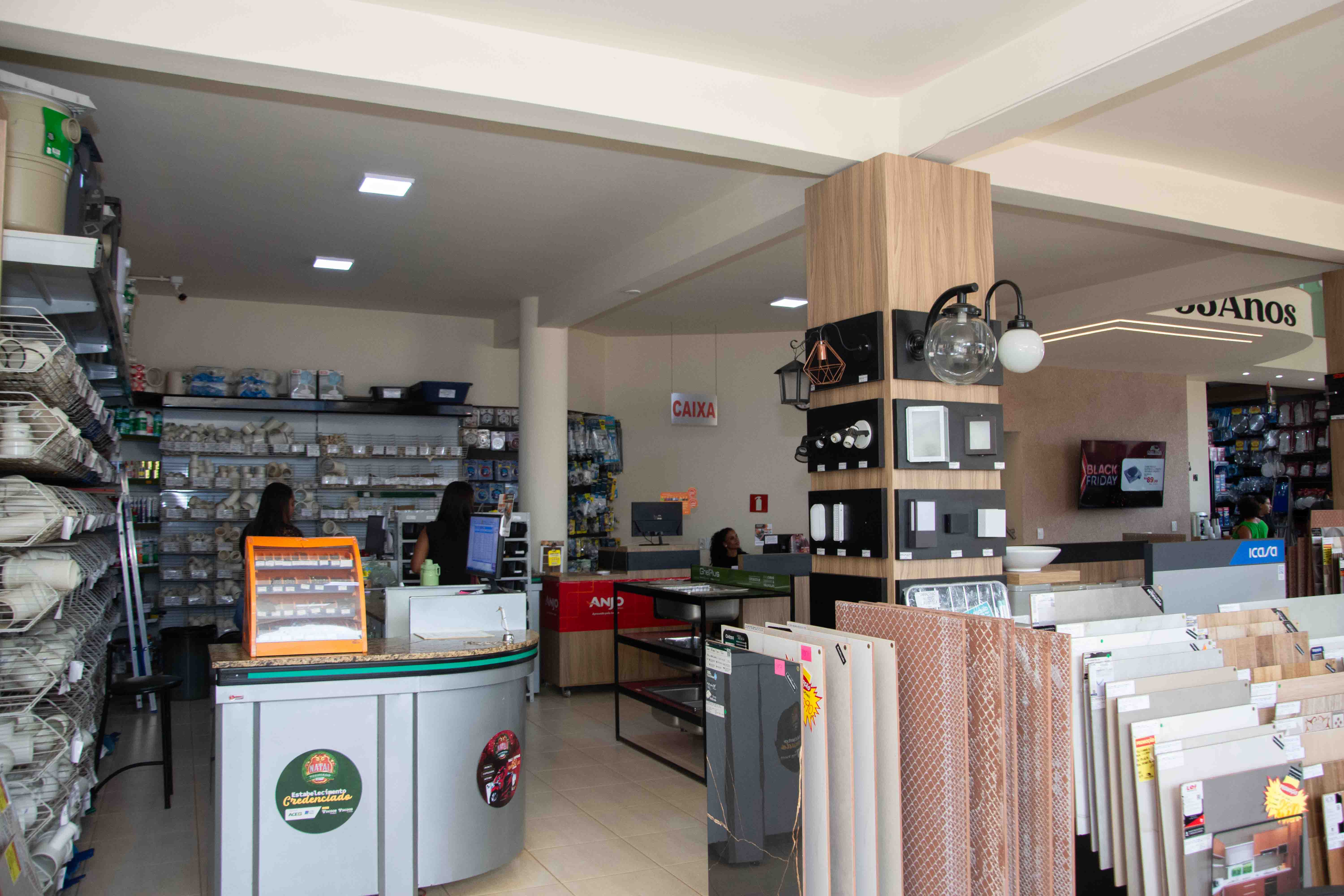 Seção de pisos e iluminação